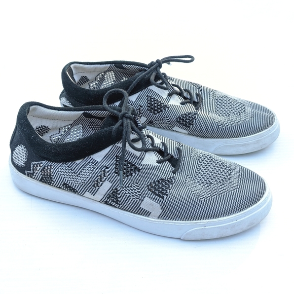 Clarks Shoes - CLARKS Somerset "Glove Glitter" tribal canvas sneakers Size 9.5 Women's
